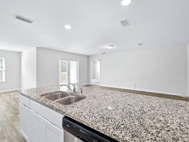 462 Whispering Creek Avenue, Freeport, FL 32439