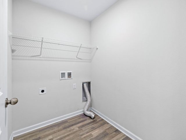 462 Whispering Creek Avenue, Freeport, FL 32439