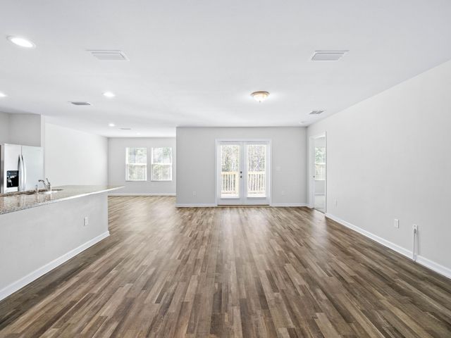 462 Whispering Creek Avenue, Freeport, FL 32439