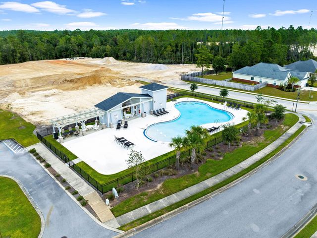 462 Whispering Creek Avenue, Freeport, FL 32439