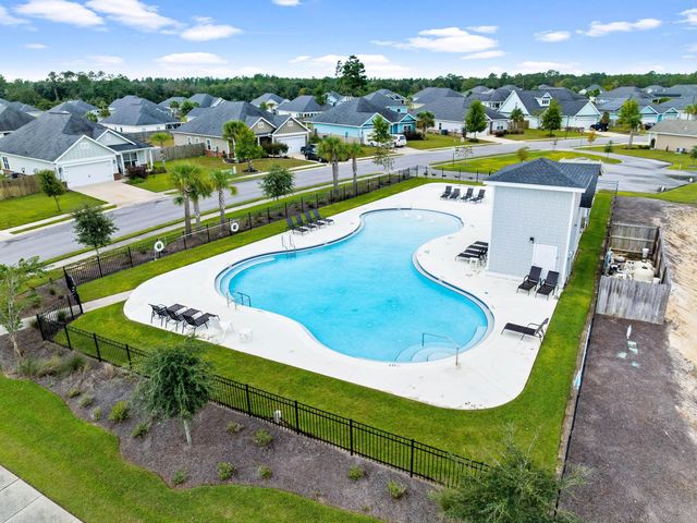 462 Whispering Creek Avenue, Freeport, FL 32439