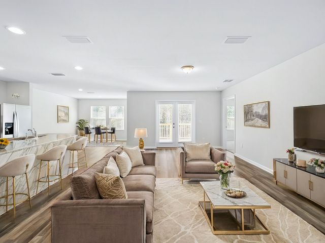 462 Whispering Creek Avenue, Freeport, FL 32439