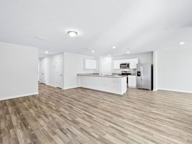 462 Whispering Creek Avenue, Freeport, FL 32439