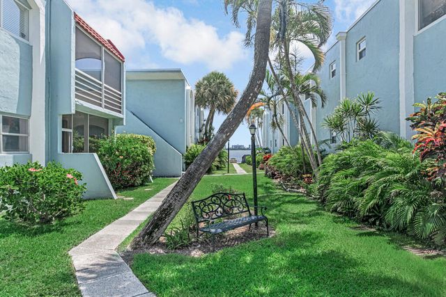 1430 S Lakeside Drive 22, Lake Worth Beach, FL 33460
