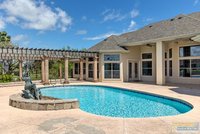 15 Whooping Crane Dr., Laguna Vista, TX 78578