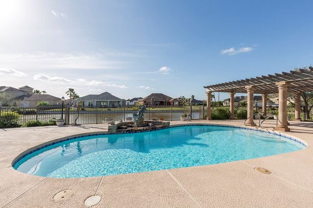 15 Whooping Crane Dr., Laguna Vista, TX 78578