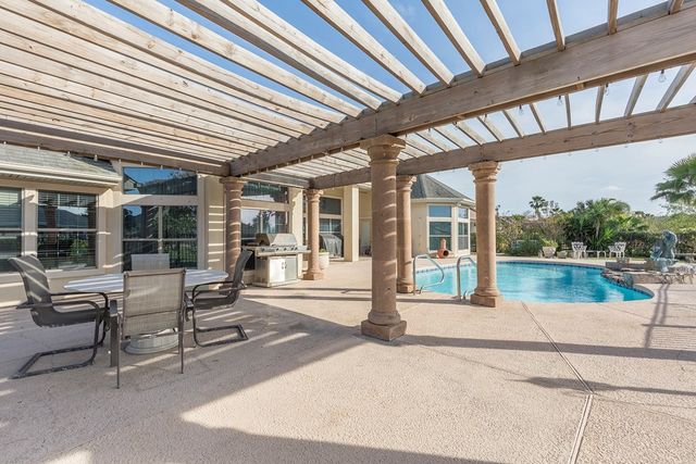 15 Whooping Crane Dr., Laguna Vista, TX 78578