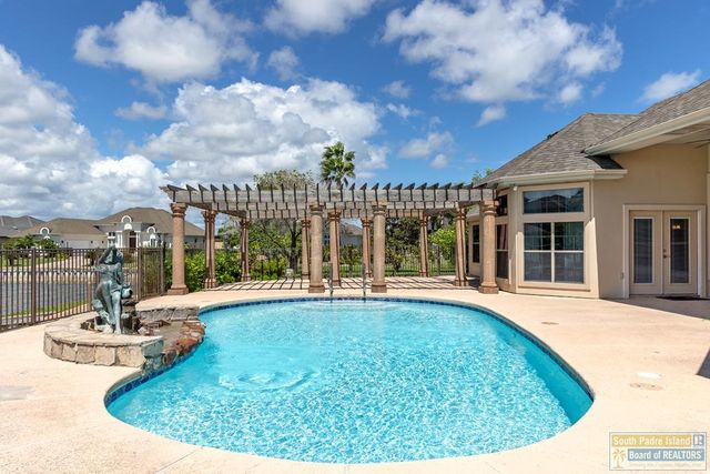 15 Whooping Crane Dr., Laguna Vista, TX 78578