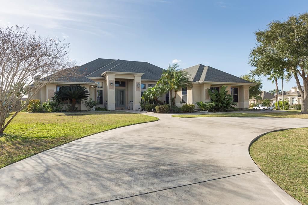 15 Whooping Crane Dr., Laguna Vista, TX 78578
