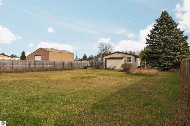 204 S Chestnut Street, Kalkaska, MI 49646