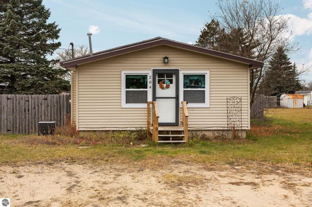 204 S Chestnut Street, Kalkaska, MI 49646