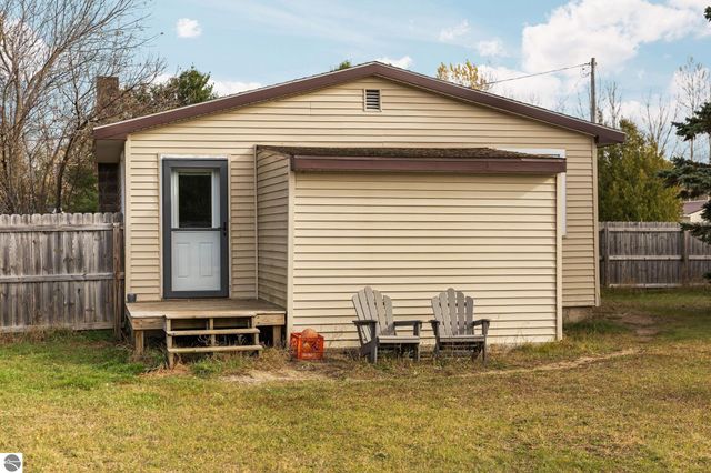 204 S Chestnut Street, Kalkaska, MI 49646