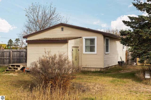 204 S Chestnut Street, Kalkaska, MI 49646