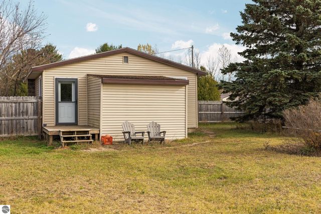 204 S Chestnut Street, Kalkaska, MI 49646