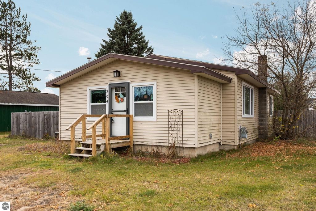 204 S Chestnut Street, Kalkaska, MI 49646