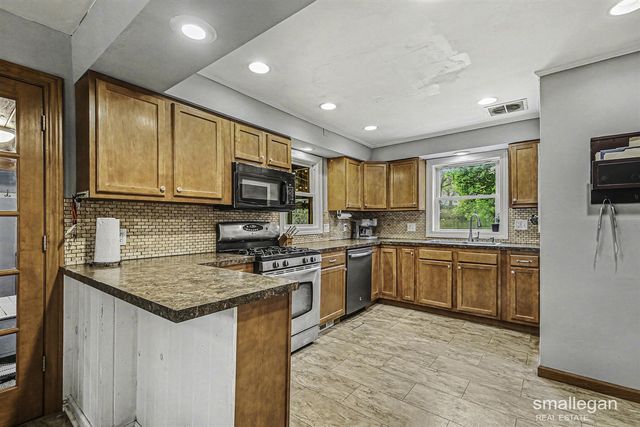554 Lyles Street, Kentwood, MI 49548