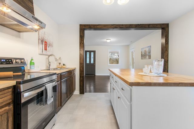 53 Thompson Ln, Hartsville, TN 37074