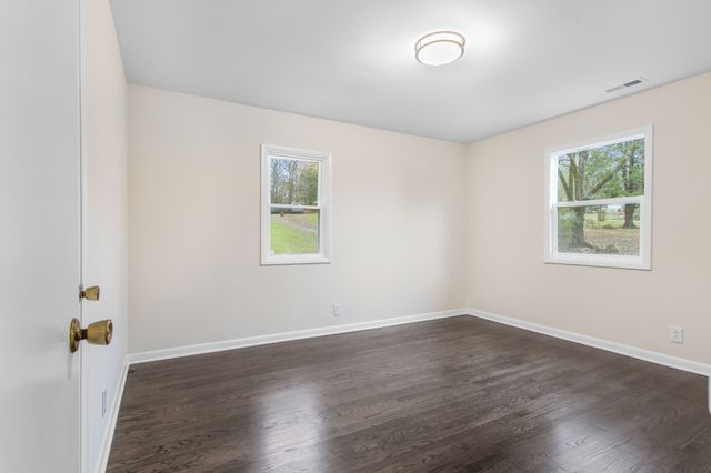 53 Thompson Ln, Hartsville, TN 37074