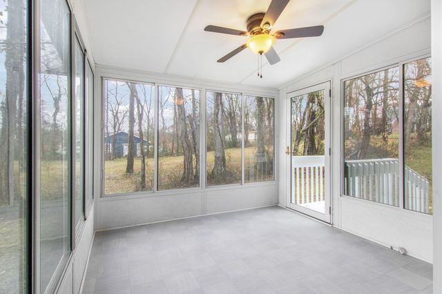 53 Thompson Ln, Hartsville, TN 37074