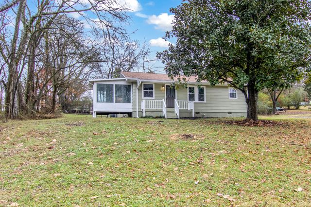 53 Thompson Ln, Hartsville, TN 37074