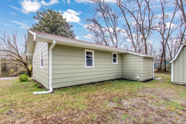 53 Thompson Ln, Hartsville, TN 37074