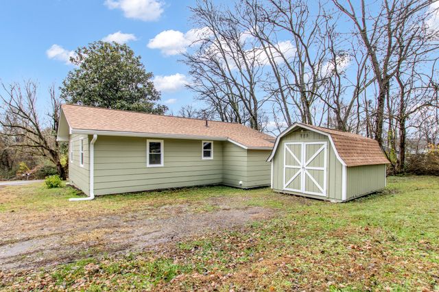 53 Thompson Ln, Hartsville, TN 37074