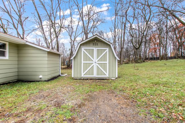 53 Thompson Ln, Hartsville, TN 37074