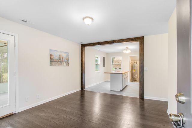 53 Thompson Ln, Hartsville, TN 37074