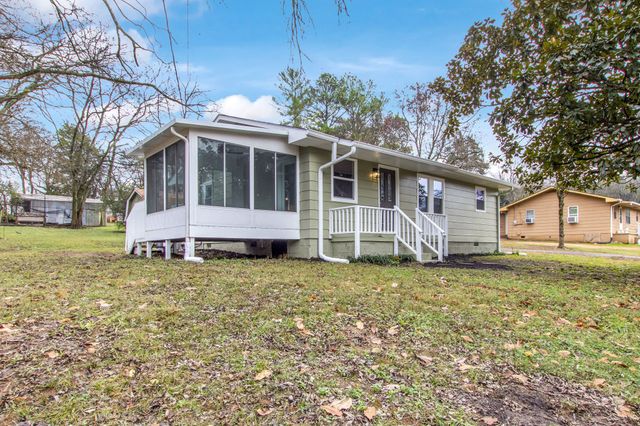 53 Thompson Ln, Hartsville, TN 37074