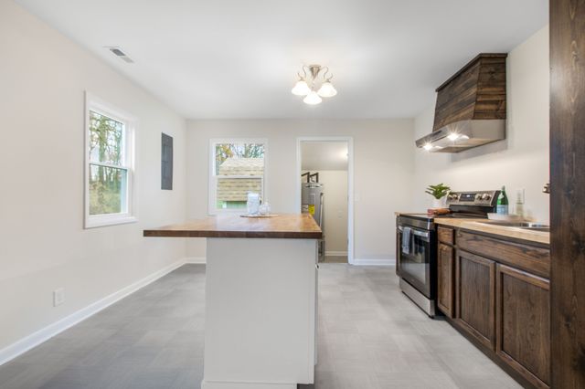 53 Thompson Ln, Hartsville, TN 37074