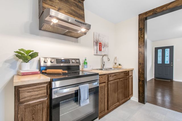 53 Thompson Ln, Hartsville, TN 37074