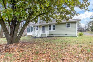 53 Thompson Ln, Hartsville, TN 37074