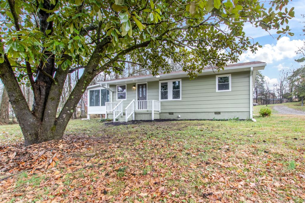53 Thompson Ln, Hartsville, TN 37074