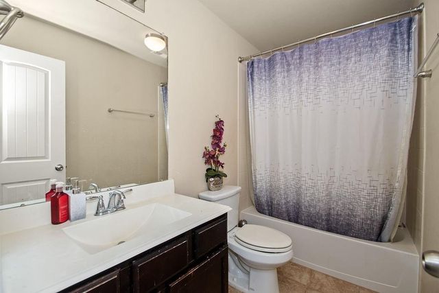 1815 Seville Manor, Fresno, TX 77545