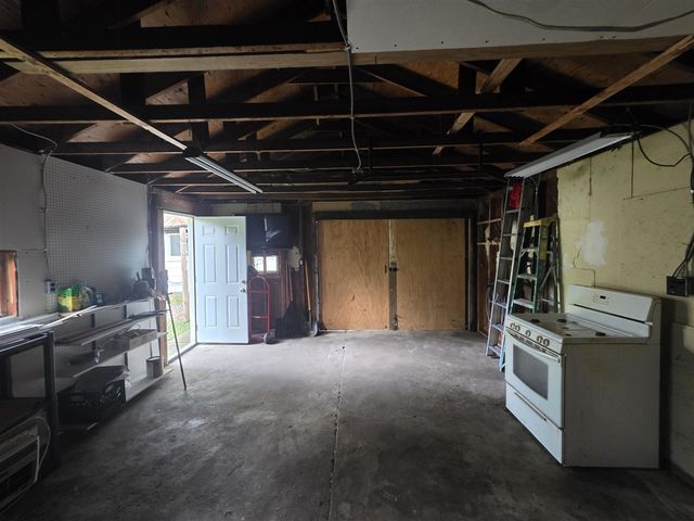 27041 Brettonwoods Street, Madison Heights, MI 48071