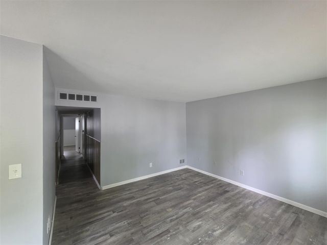 27041 Brettonwoods Street, Madison Heights, MI 48071