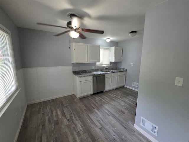 27041 Brettonwoods Street, Madison Heights, MI 48071