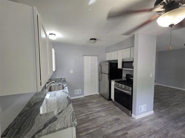 27041 Brettonwoods Street, Madison Heights, MI 48071