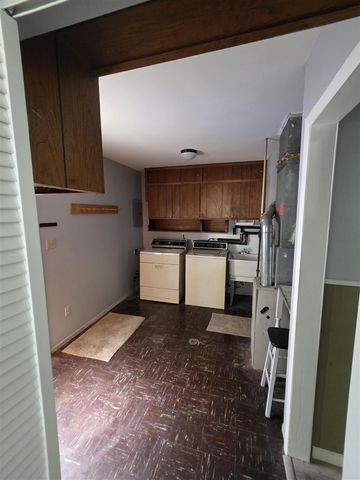 27041 Brettonwoods Street, Madison Heights, MI 48071
