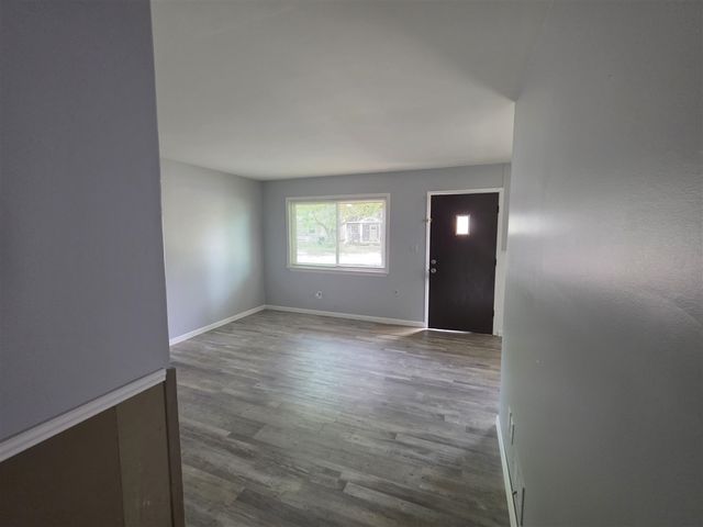 27041 Brettonwoods Street, Madison Heights, MI 48071