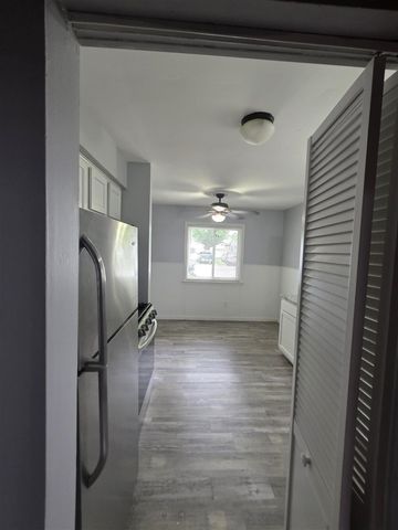 27041 Brettonwoods Street, Madison Heights, MI 48071