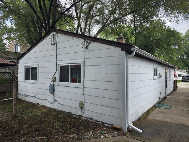 27041 Brettonwoods Street, Madison Heights, MI 48071
