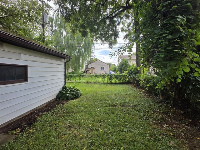27041 Brettonwoods Street, Madison Heights, MI 48071