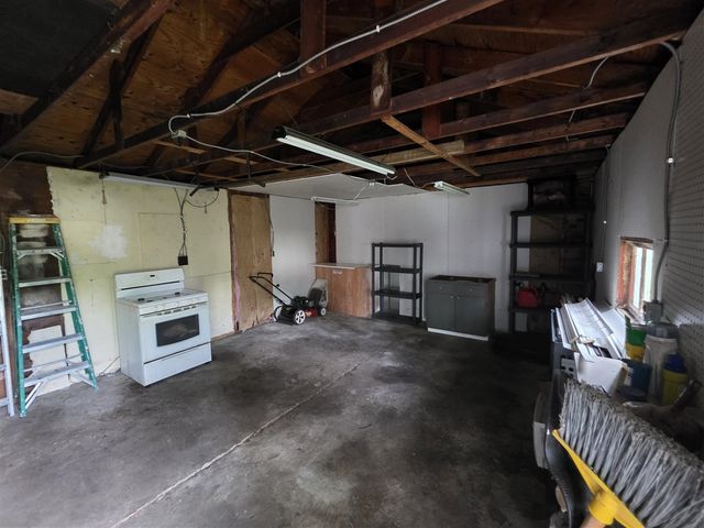 27041 Brettonwoods Street, Madison Heights, MI 48071