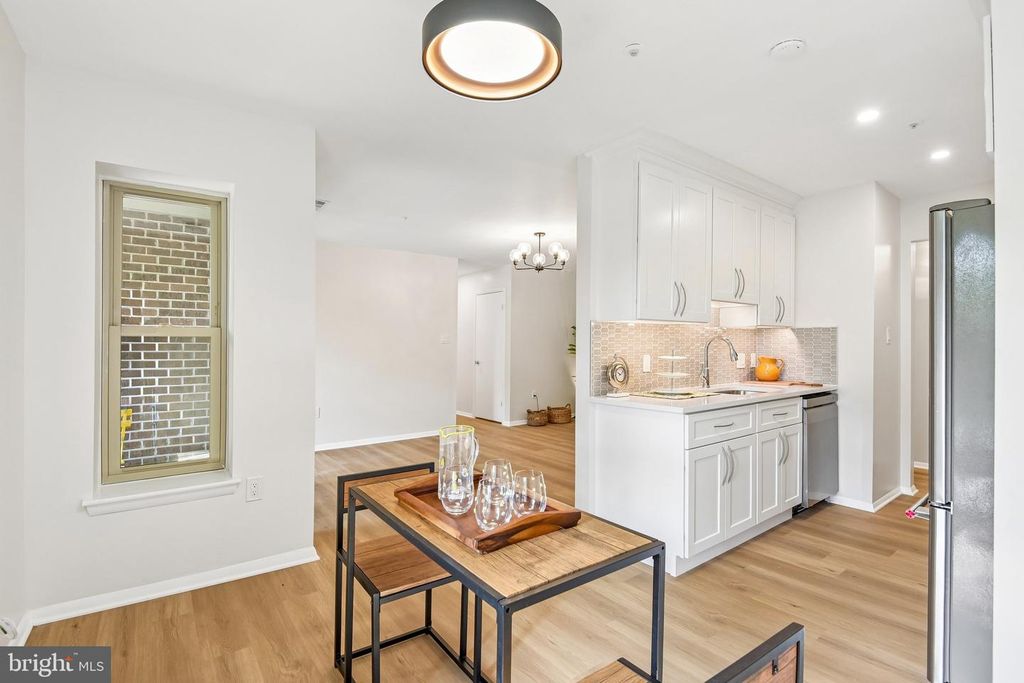 Image 10 of property listing at 18503 SWEET AUTUMN DR #303, Gaithersburg, MD 20879