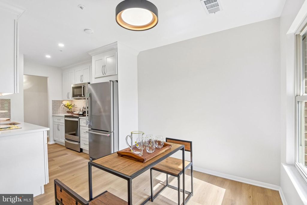 Image 11 of property listing at 18503 SWEET AUTUMN DR #303, Gaithersburg, MD 20879