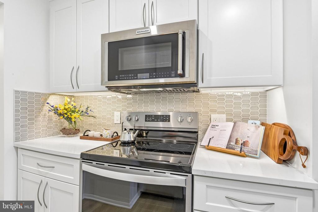 Image 13 of property listing at 18503 SWEET AUTUMN DR #303, Gaithersburg, MD 20879