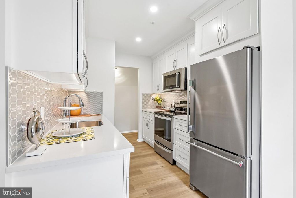 Image 15 of property listing at 18503 SWEET AUTUMN DR #303, Gaithersburg, MD 20879