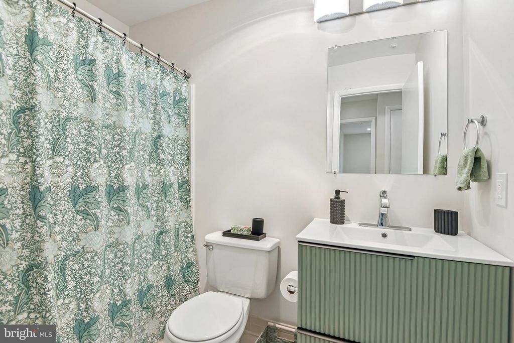 Image 17 of property listing at 18503 SWEET AUTUMN DR #303, Gaithersburg, MD 20879