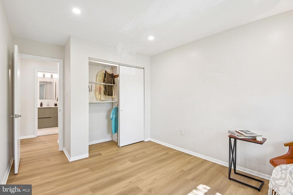 Image 19 of property listing at 18503 SWEET AUTUMN DR #303, Gaithersburg, MD 20879